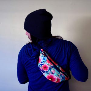 Pink Grapefruit Hibiscus Flowers - Fanny Pack, Tropical Rainbow Beach Surf Boho Florals Memphis Pattern Accessory Sling 14.5&quot;x6&quot; Carrier