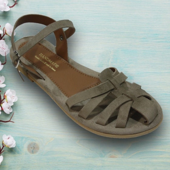 Share more than 78 ladies enclosed toe sandals super hot dedaotaonec