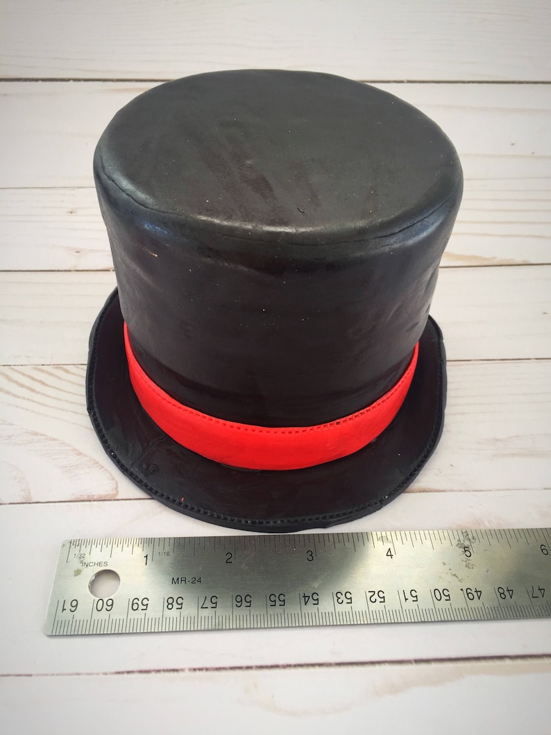 top hat cake
