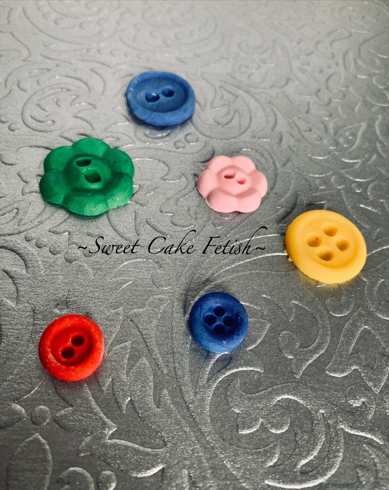 Small Knit Buttons Silicone Food Safe Mold for Fondant Cake Designs –  Marvelous Molds
