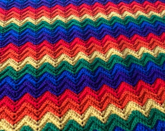 Manta vintage de ganchillo con diseño de chevrón / Manta afgana arcoíris / Manta con estampado en zigzag / Manta colorida hecha a mano de 80x44
