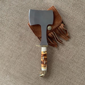 Vintage Beil Alt Smokey | OS-50 Pakistan mit Bone-Style Handle & Fringe Wildlederscheide | Mini Axt | Camping Beil | Edelstahl Beil