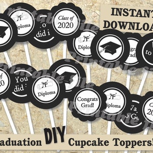 Graduation cupcake topper in black and white DIY print
