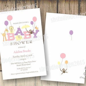 Puede incluir: Una invitaci&oacute;n de baby shower rosa y morada con un tema de animales de la selva. La invitaci&oacute;n presenta las palabras "A Baby Shower" con una jirafa, un mono, un elefante y un le&oacute;n. El texto dice "Por favor, &uacute;nase a nosotros para una baby shower en honor a Adelina Brooks, domingo 24 de abril de 2016, 1:00 pm, Silver Bell Bistro, 55 Tower Stone Drive, Bristol, Rhode Island. Por favor, confirme su asistencia antes del 10 de abril, 401-555-5733. Alicia est&aacute; registrada en Macy's, Target y Babies R Us."