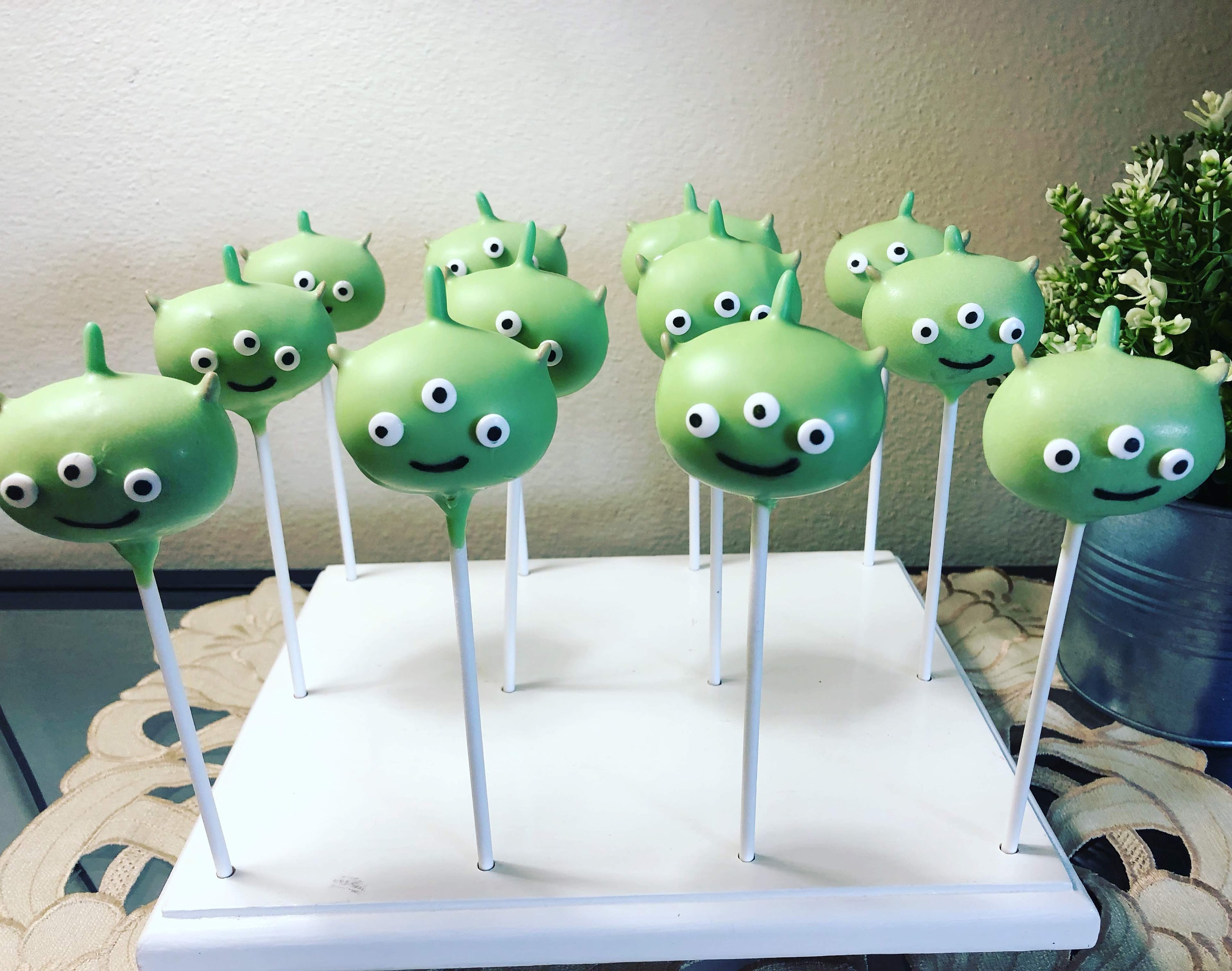 Alien Cake Pop - Etsy