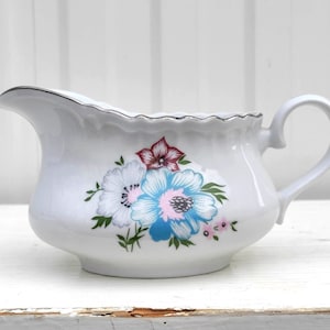 Vintage Gravy Boat - Sauce Boat - Kitchenware