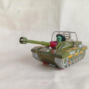 Vintage tin toy M556 tank  Battery Operated Yonezawa Japan Works
