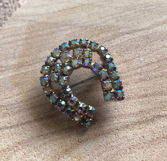 Horseshoe vintage brooch/ pin. Lapel, rainbow rhin