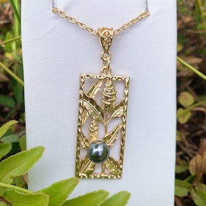 Red Ginger (Teuila) Flower : Hamilton Gold Necklace with Shell Pearls