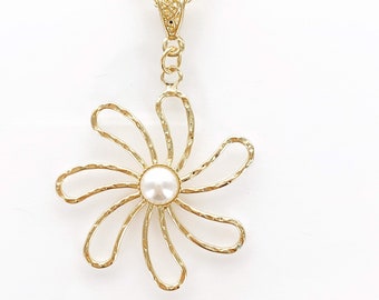 Tiare : Hamilton Gold Necklace with White Shell Pearls