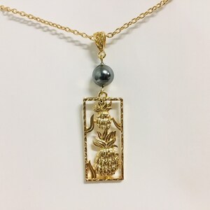 Rectangle Pineapple : Hamilton Gold Necklace with Shell Pearls