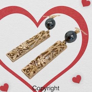 Hawaiian Bamboo Monstera Leaf Plumeria Flower Bar : Hamilton Gold Earring with Shell Pearls