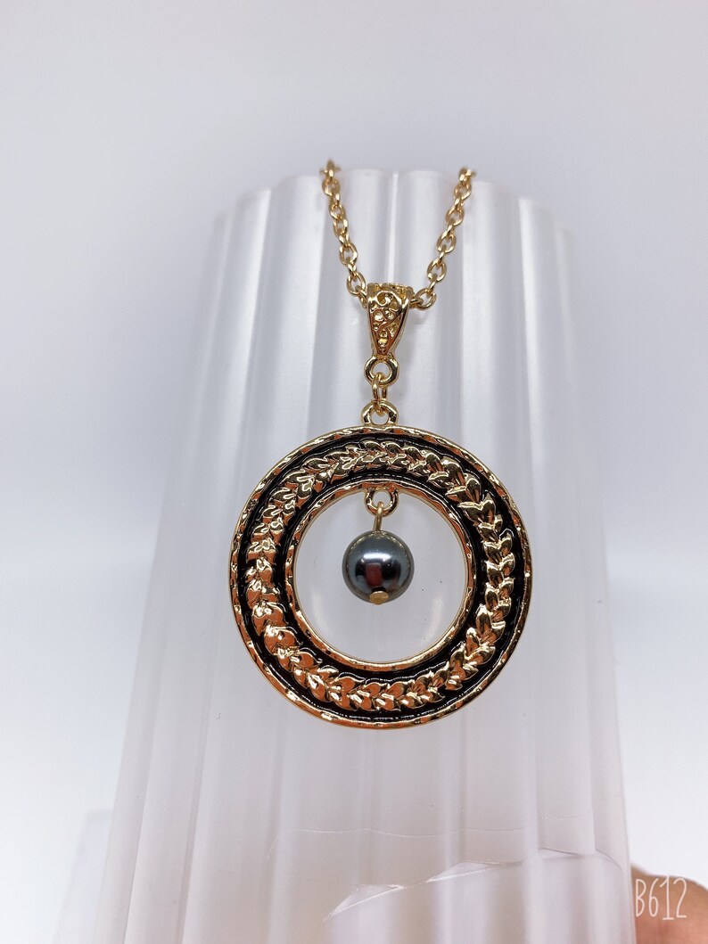 Hamilton Gold Necklace with Shell Pearls Maile lei Black enamel Circle