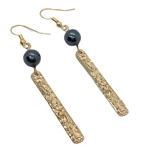 Hawaiian Plumeria Floral 3D Bar : Hamilton Gold Earring with Shell Pearls