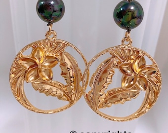 Hawaiian Plumeria Flowers earrings : Hamilton Gold Earring with  Shell Pearls
