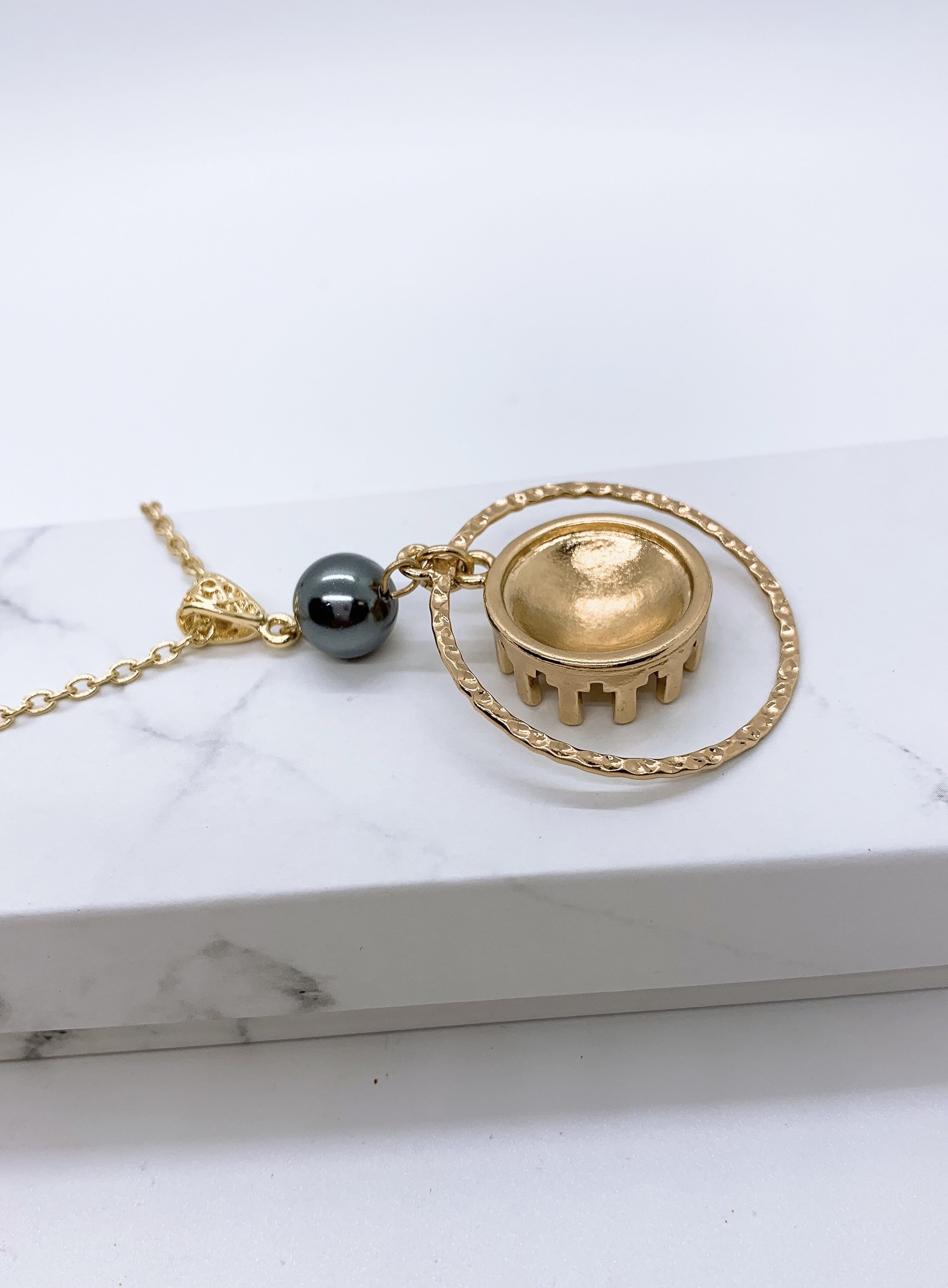 Samoan Kava Bowl : Hamilton Gold Necklace With Shell Pearls