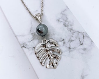 Small Monstera : Hamilton Silver Necklace with Shell Pearls