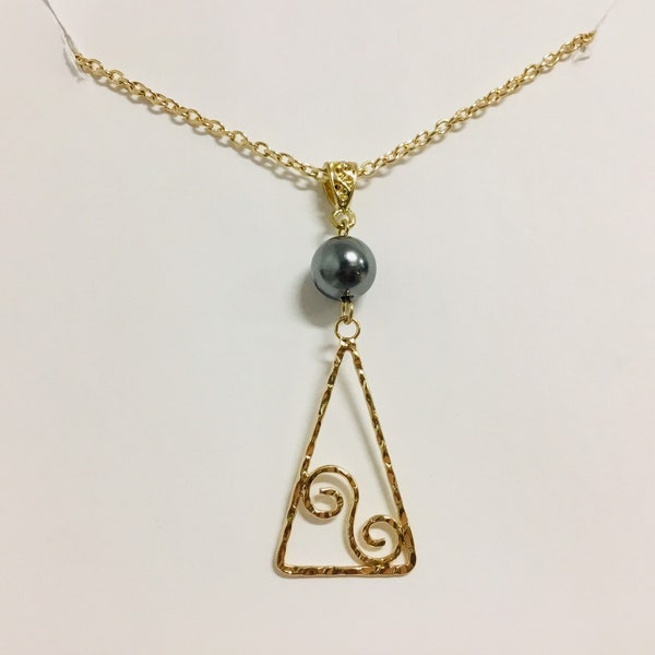 Spiral Triangle: Hamilton Gold Necklace with Shell Pearls