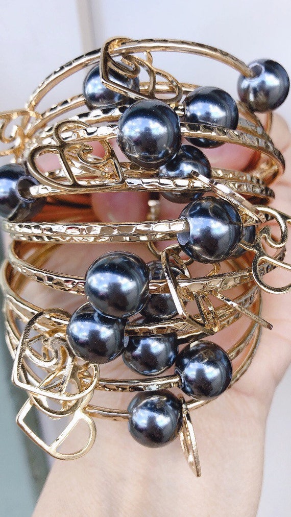 Straight Bangle With Heart Wave Charm and Black Gray Shell Pearl