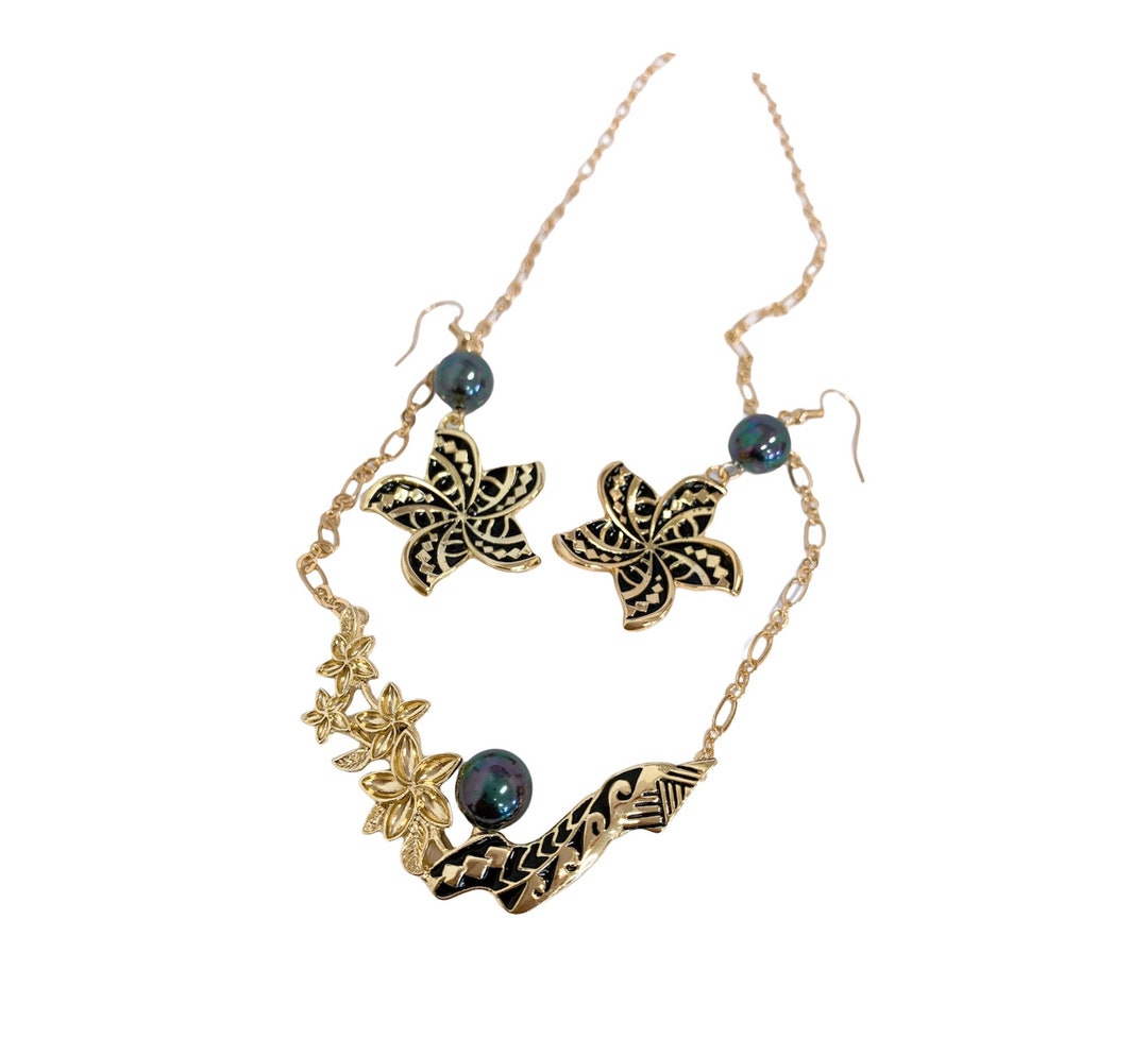 Hawaiian Plumeria Flowers Black Enameled Plate Necklace and