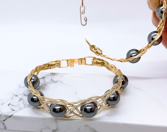 Wire Wrap Black Shell Pearl Hamilton Gold Bracelet