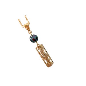 Hawaiian Plumeria Floral Bar : Hamilton Gold Necklace with Shell Pearls