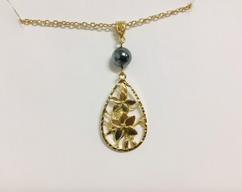Hawaiian Plumeria Flowers Teardrop: Hamilton Gold Necklace with Shell Pearls