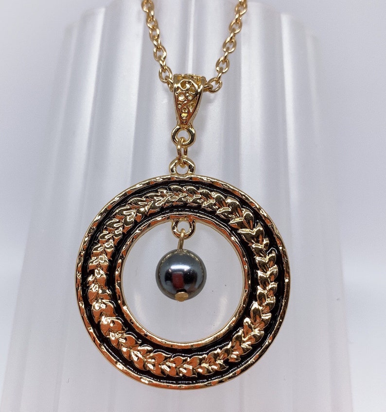 Hamilton Gold Necklace with Shell Pearls Maile lei Black enamel Circle