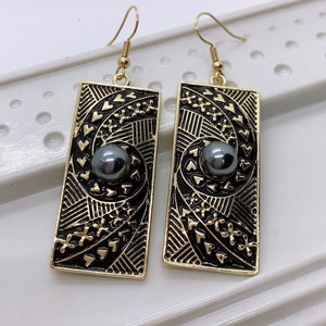 Tribal : Hamilton Gold Earring with Peacock/Rainbow Shell Pearls