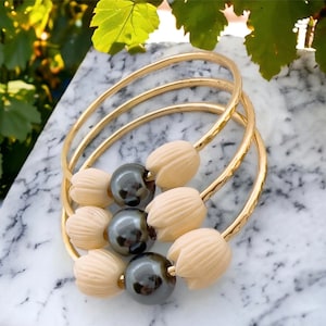 Pikake flower  : Straight Bangle Hamilton Gold with shell Pearl and Pikake flower