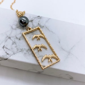 Iwa Birds : Hamilton Gold Necklace with Shell Pearls