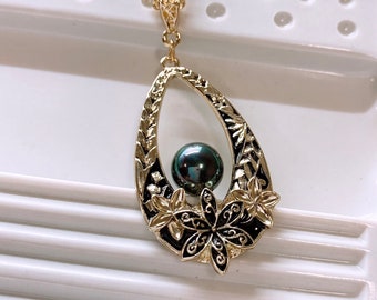 Hawaiian Black Enamel Tiare Plumeria Flowers Teardrop: Hamilton Gold Necklace with Shell Pearls