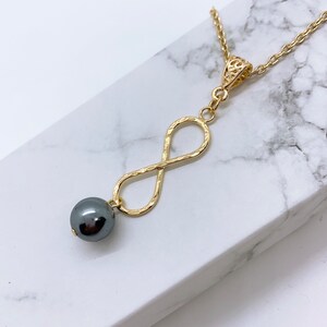 Infinity : Hamilton Gold Necklace with Shell Pearls