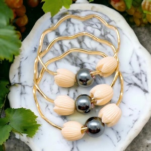 Pikake flower  : Wavy Bangle Hamilton Gold with shell Pearl and Pikake flower
