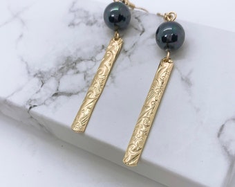 Hawaiian Floral Bar (Narrow 5mm): Hamilton Gold Earring with Shell Pearls