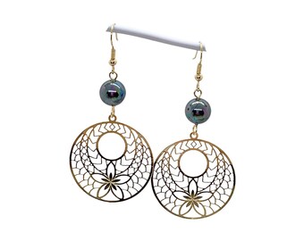 Hawaiian Plumeria Flowers Earring: Hamilton Gold Earring with Shell Pearls