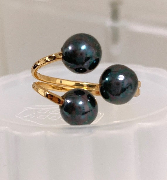 Triple pearl ring online