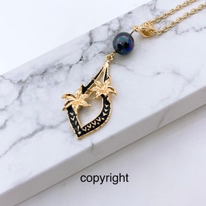 Hawaiian Black Enamel Plumeria Flowers Diamond Shape : Hamilton Gold Necklace with Shell Pearls