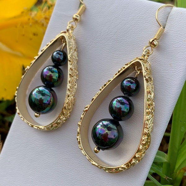 Hawaiian Three Pearl Sideways Plumeria Flowers Teardrop: Hamilton Gold Earring with  Shell Pearls