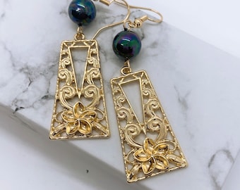 Hawaiian Plumeria Flowers Earrings : Hamilton Gold Earring with  Shell Pearls