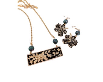 Hawaiian Hibiscus Plumeria Flower Black Enamel Hamilton Gold Earrings and Necklace Plate Set