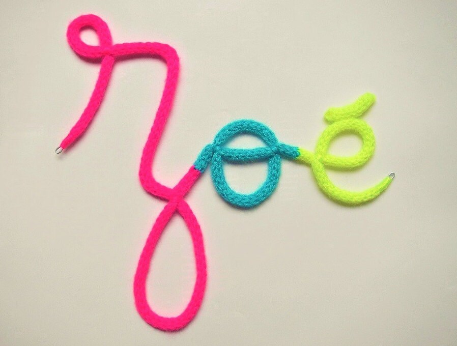 Prénom Multicolore en Tricotin | avec Accroches