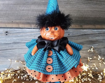 Statuina di zucca stravagante fatta a mano