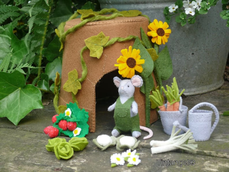 Mouse in the Garden DIY kit image 1