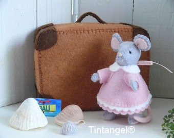 Travel Mouse with suitcase - girl. DIY kit.