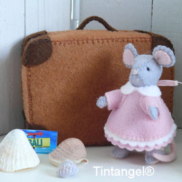 Travel Mouse with suitcase - girl. DIY kit.