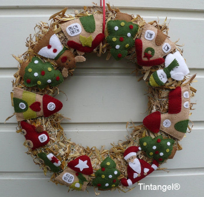 Christmas Wreath DIY – How to Make a Holiday Wreath - Kippi at Home