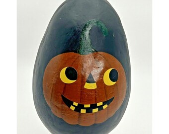 ESC & Company Huevo de papel maché negro pintado a mano Calabaza Jack de Halloween 5x3"