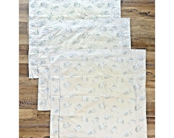 3 taies d'oreiller florales scandia en duvet VG euro Italie 30 po. fleurs ivoire