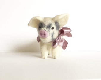 Needle Felted animal ,Felted toy Little Pig,Small Felted figure pig ,Felted Animal farm,felted piglet,pig figurine,realistic animal